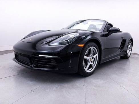 Used 2019 Porsche 718 Boxster RWD image 11