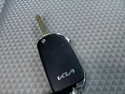 Used 2025 Kia Soul LX FWD image 15