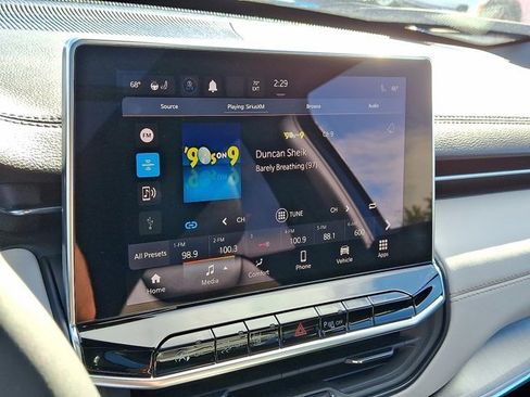 Certified 2024 Jeep Compass Limited w/ Sun and Sound Group image 21