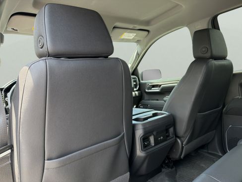 Used 2025 Chevrolet Silverado 1500 LT Trail Boss w/ Convenience Package II AWD/4WD image 24