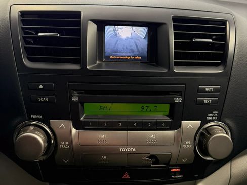 Used 2010 Toyota Highlander SE FWD image 33