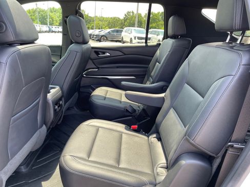 Used 2024 Chevrolet Traverse LT w/ Midnight/Sport Edition FWD image 10