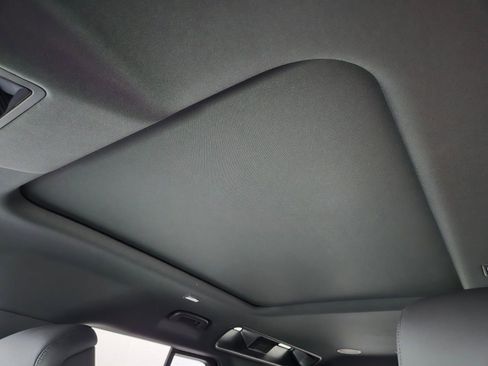 New 2026 Land Rover Defender 110 X-Dynamic SE image 11