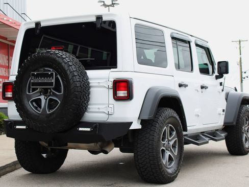 Used 2022 Jeep Wrangler Unlimited Sport w/ Sun And Sound Package AWD/4WD image 9
