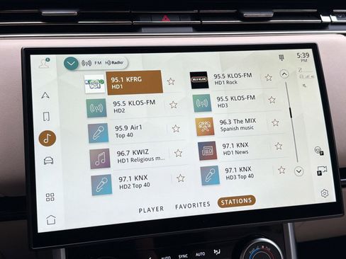 Used 2023 Land Rover Range Rover SE image 24