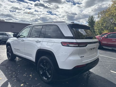 Certified 2023 Jeep Grand Cherokee Altitude image 5