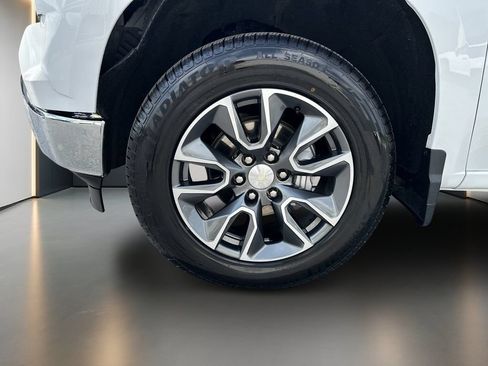Used 2022 Chevrolet Silverado 1500 LT AWD/4WD image 10