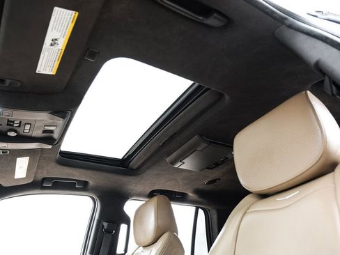 Used 2019 Cadillac Escalade Platinum AWD/4WD image 4