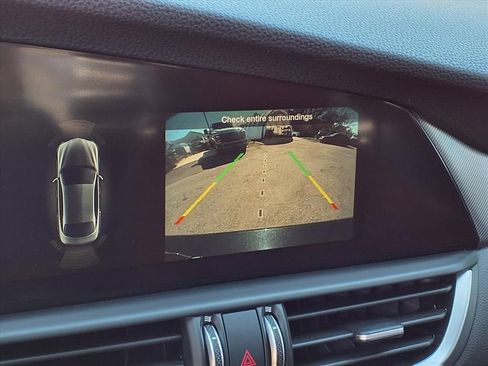 Used 2023 Alfa Romeo Giulia Veloce image 24