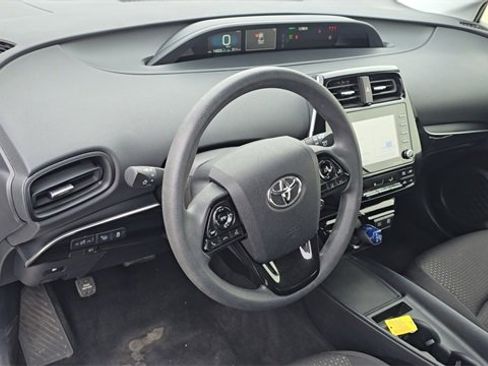Used 2022 Toyota Prius LE image 12