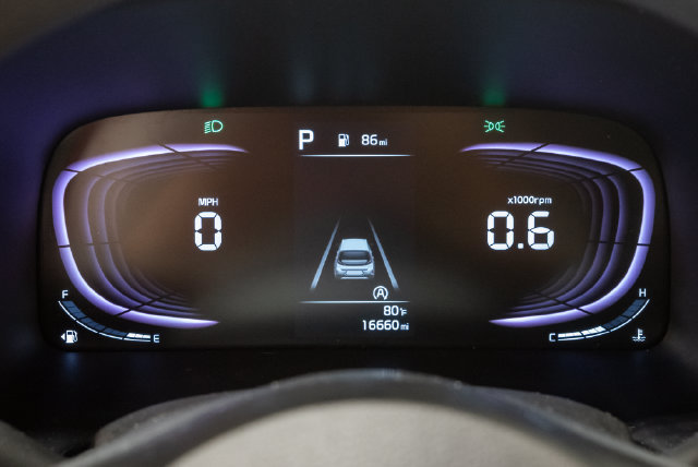 Used 2025 Kia Soul LX w/ LX Technology Package FWD image 13