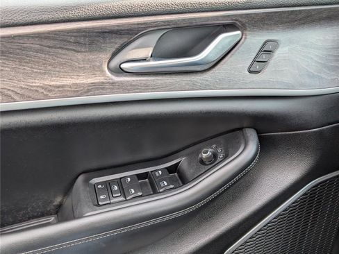 Used 2023 Jeep Grand Cherokee Limited w/ Black Appearance Package image 18