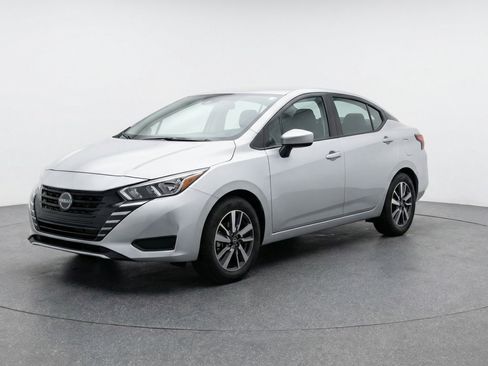 Used 2025 Nissan Versa SV FWD image 3