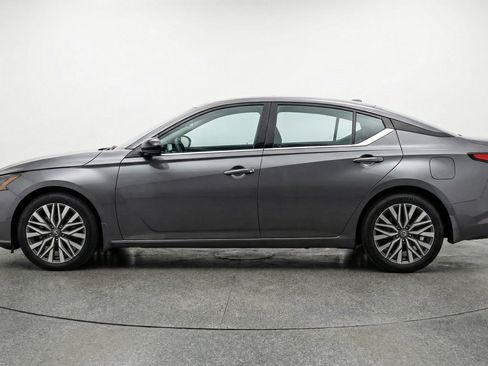 Used 2025 Nissan Altima 2.5 SV image 5