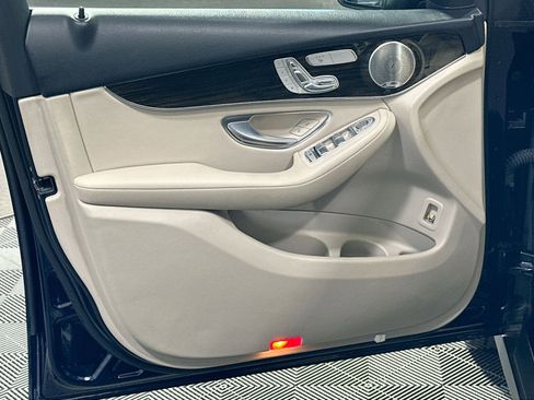 Used 2021 Mercedes-Benz GLC 300 4MATIC w/ Multimedia Package image 15