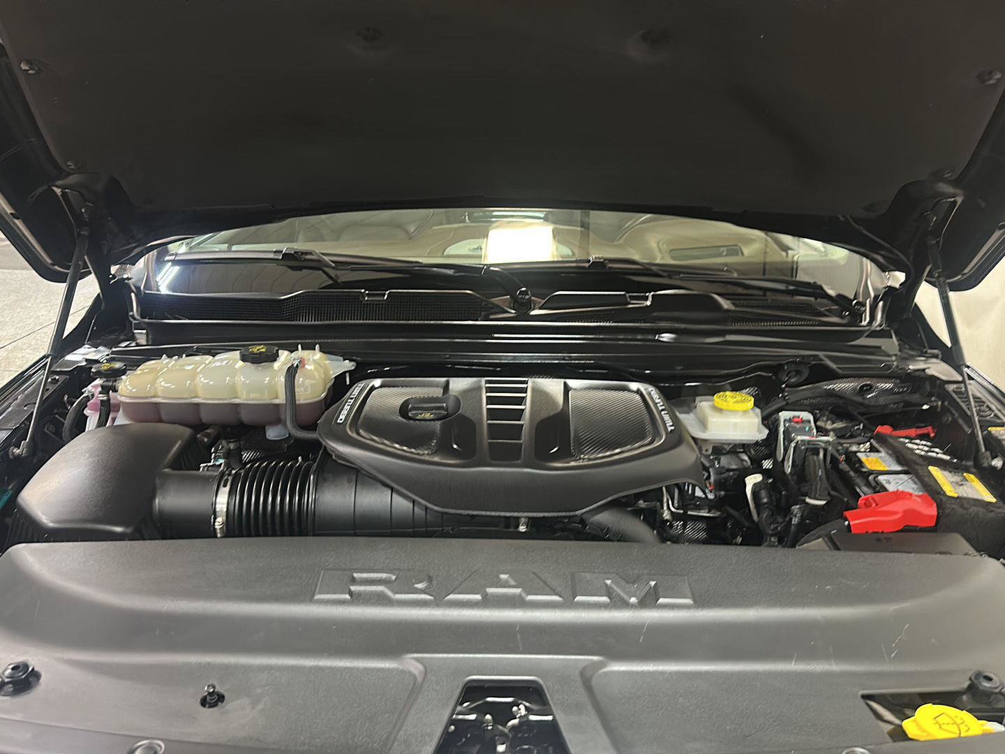 Used 2025 RAM 1500 Limited AWD/4WD image 16