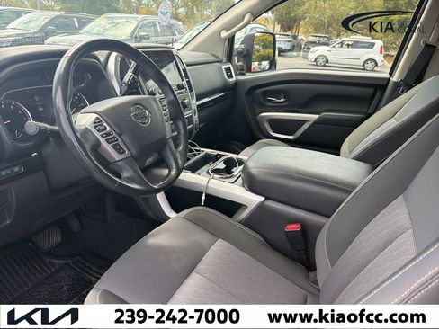 Used 2021 Nissan Titan SV w/ SV Convenience Package image 3