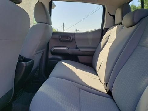Used 2018 Toyota Tacoma SR5 AWD/4WD image 13
