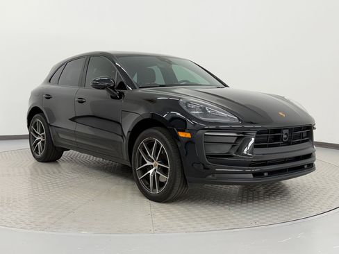 Certified 2025 Porsche Macan AWD/4WD image 7
