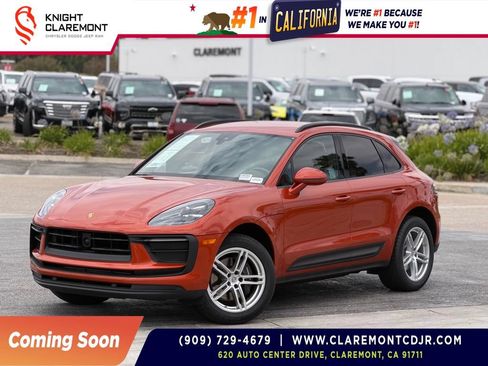 Used 2024 Porsche Macan AWD/4WD image 1