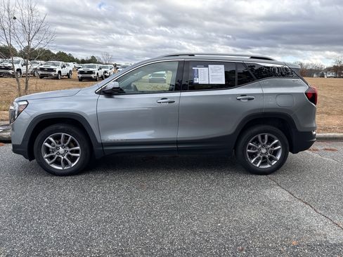 Certified 2023 GMC Terrain SLT image 8