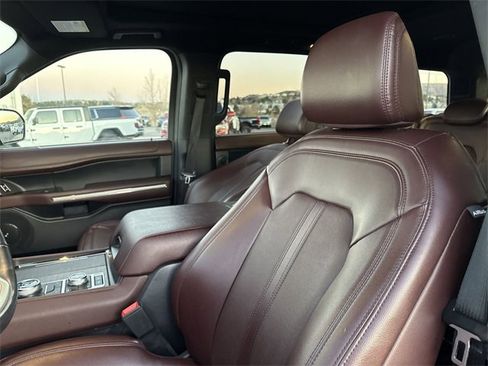 Used 2024 Ford Expedition Limited image 11