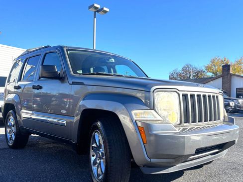 Used 2012 Jeep Liberty Sport image 3
