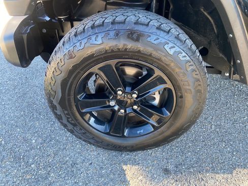 Used 2023 Jeep Wrangler Sahara image 30