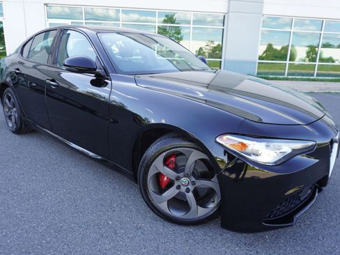 Used 2017 Alfa Romeo Giulia AWD image 1
