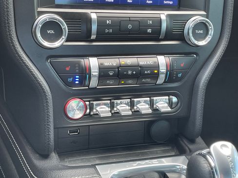 Used 2019 Ford Mustang GT Premium w/ Equipment Group 401A RWD image 26