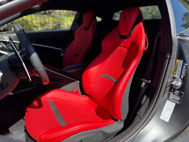 Used 2024 Ferrari Roma RWD image 9