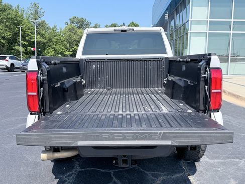 Used 2025 Toyota Tacoma TRD Sport AWD/4WD image 9