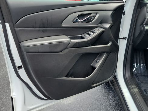 Used 2023 Chevrolet Traverse LT FWD image 18