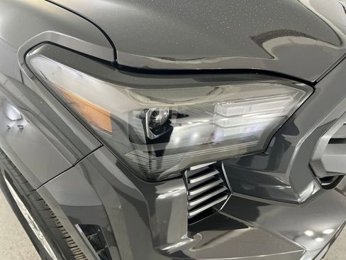 Used 2025 Toyota Tacoma SR5 image 33