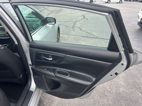 Used 2016 Nissan Altima 2.5 S w/ Power Driver Seat Package FWD image 11