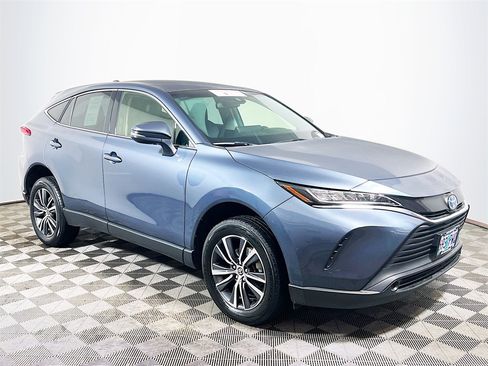 Certified 2022 Toyota Venza LE image 1