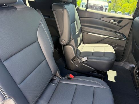 Used 2026 Chevrolet Traverse LT w/ Driver Confidence Package AWD/4WD image 21