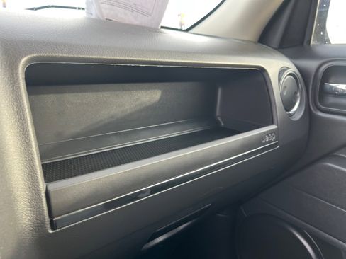 Used 2016 Jeep Patriot Sport image 30