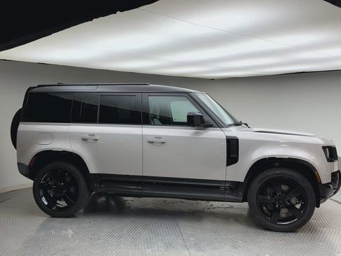 New 2026 Land Rover Defender 110 X-Dynamic SE AWD/4WD image 9