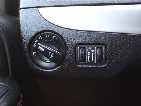 Used 2018 Dodge Grand Caravan GT image 41