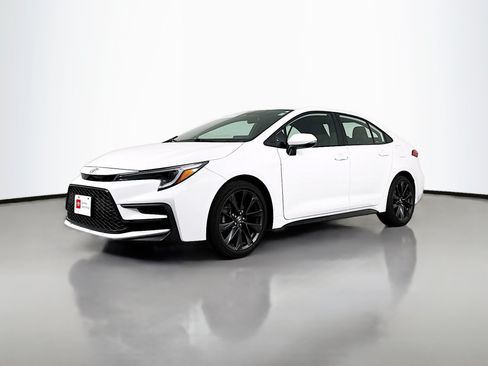 Certified 2025 Toyota Corolla SE FWD image 3