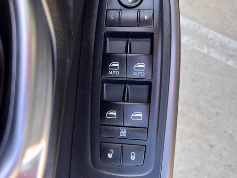 Used 2020 Jeep Cherokee Latitude Plus w/ Cold Weather Group AWD/4WD image 22