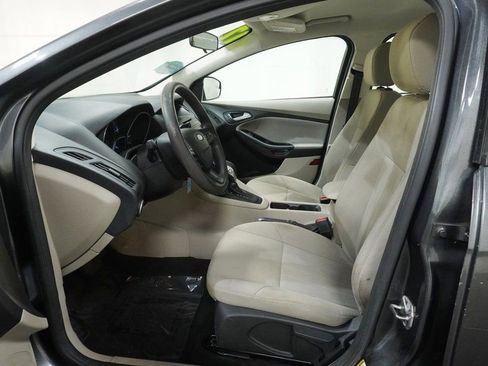 Used 2017 Ford Focus SE image 9