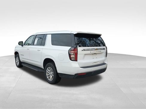 Used 2024 Chevrolet Suburban LT image 3