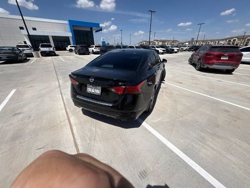 Used 2022 Nissan Altima 2.5 SV w/ SV Premium Package FWD image 16