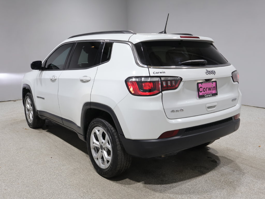 Used 2025 Jeep Compass Latitude AWD/4WD image 5