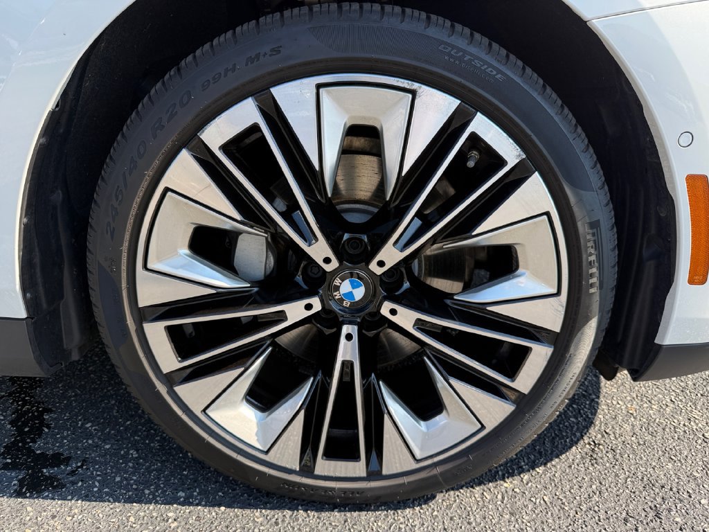 Used 2026 BMW 530i xDrive AWD/4WD image 18
