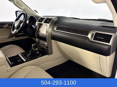 Used 2020 Lexus GX 460 Premium w/ Premium Package image 31