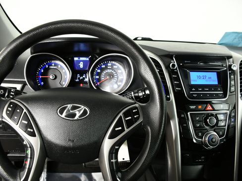 Used 2017 Hyundai Elantra GT image 16