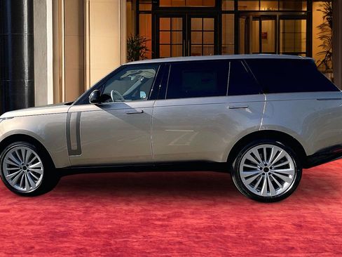 New 2026 Land Rover Range Rover Long Wheelbase SE AWD/4WD image 2